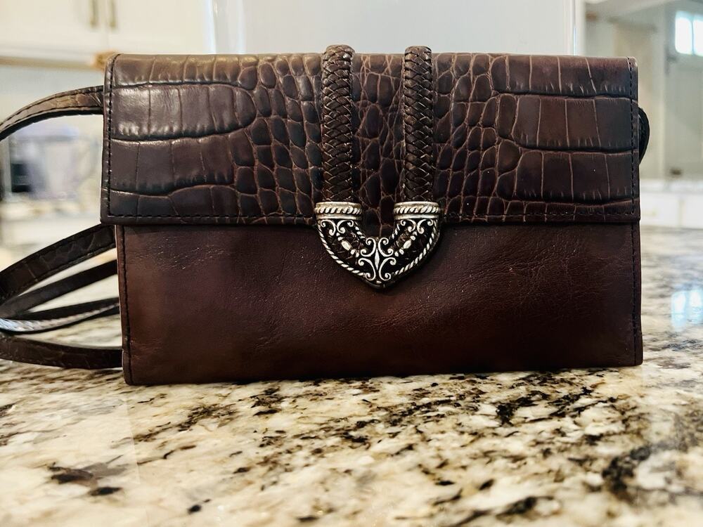 Brighton Brown Croc Embossed Leather Crossbody Bag Heart Hardware. 7x4x1 B10